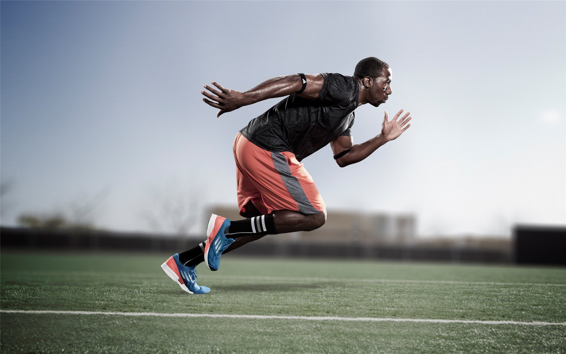 仰泳后程发力效率明显增强,仰泳出发动作