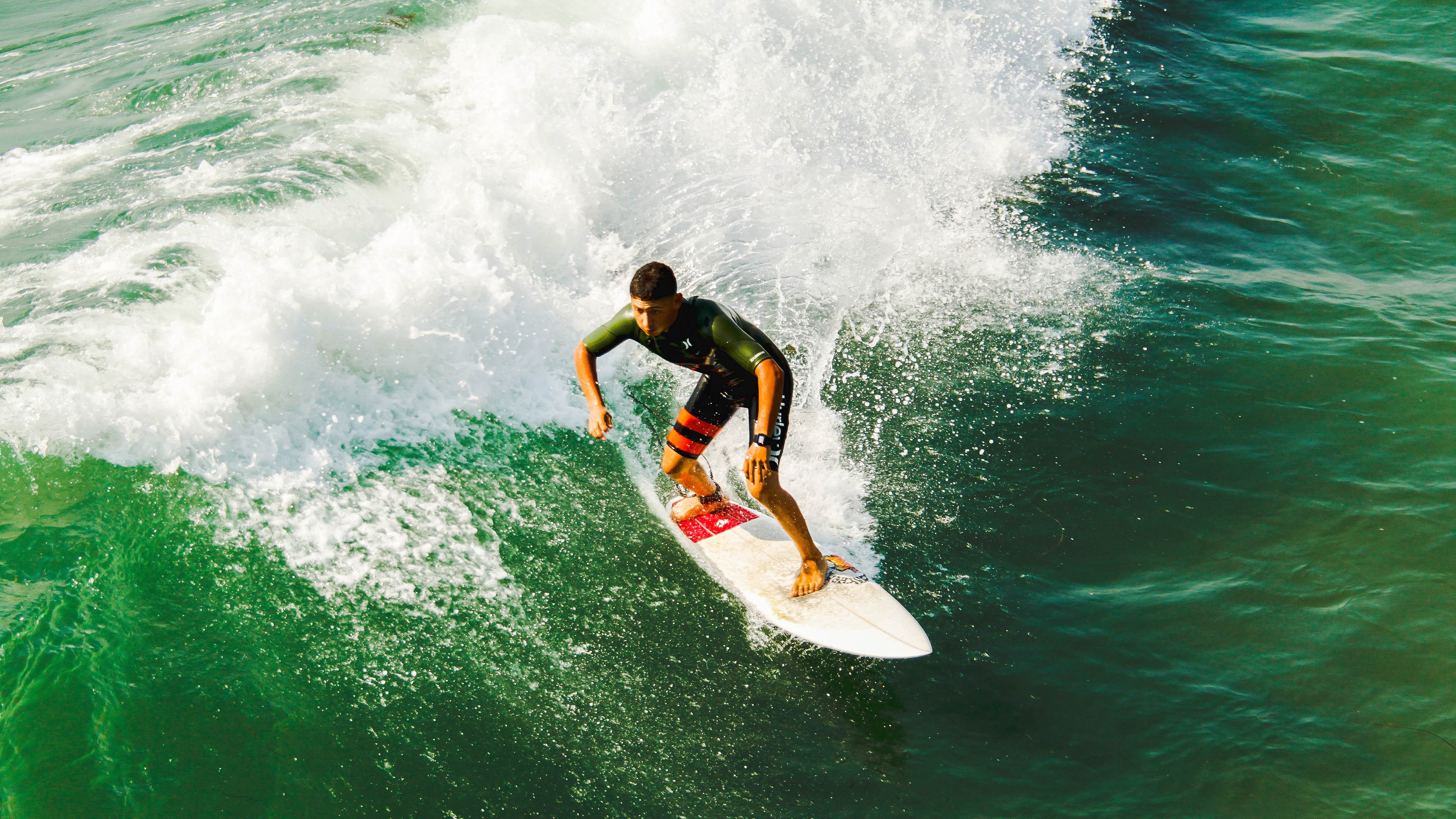 体育纪录片关注双语运动员成长历程，有关体育史的纪录片