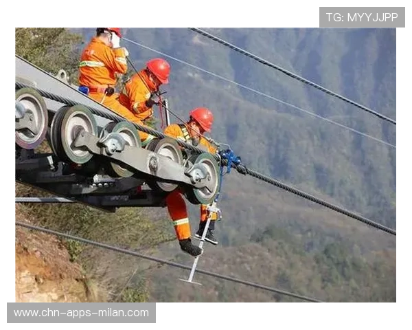 体育攀岩公开赛出现惊险救援，勇敢传为佳话