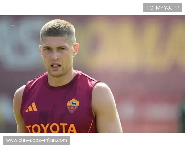 罗马训练内部对抗中迪巴拉连线佩莱格里尼形成数次流畅配合