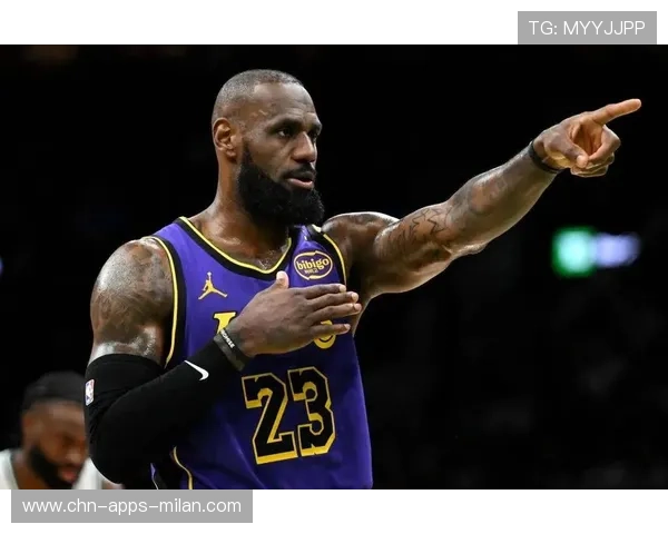 詹姆斯大力传球助攻反击,湖人运行流畅